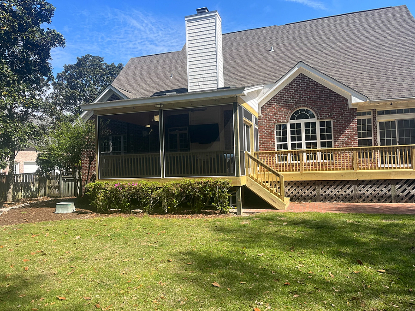 Outdoor screened porch living space